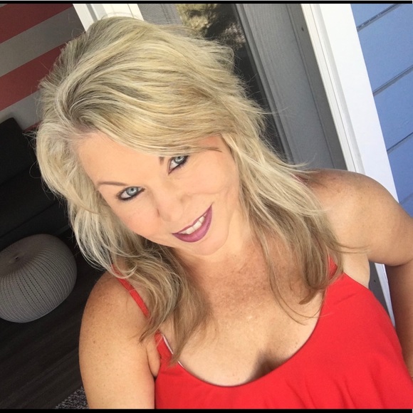 Meet your Posher, Becky - Picture 4 of 4